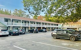 Hampton Motor Inn